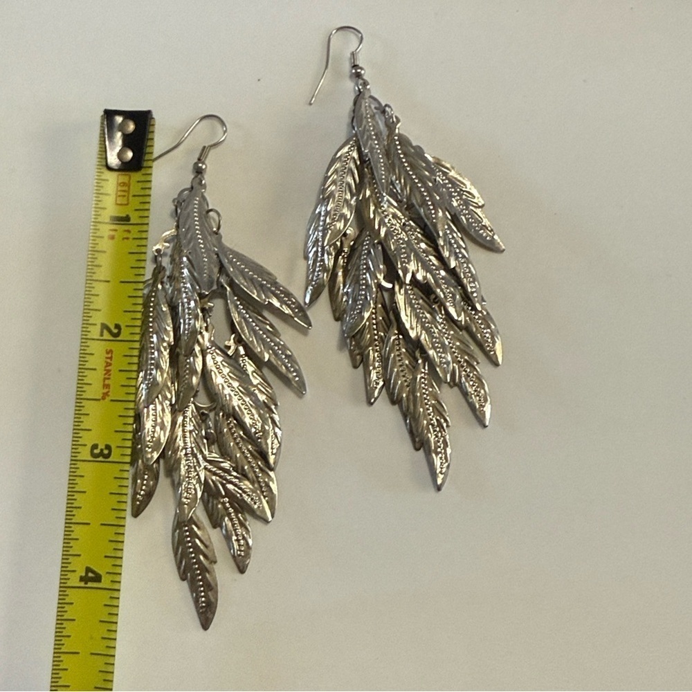 Silver Tone Lightweight Feather Western Boho Leaf Dangle Statement Earrings - Picture 3 of 6